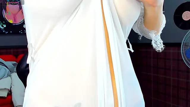 Snapshot of Angel_Sapphire_ chatting on December 7, 8:22 am Angel Sapphire online show from December 7, 8:22 am