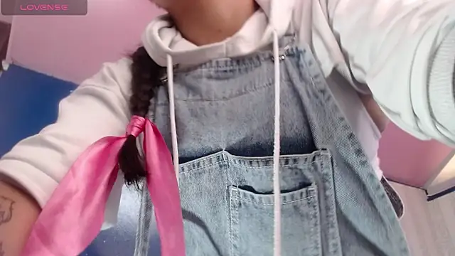 Snapshot of vitoria23_ chatting on December 5, 2:14 pm vitoria23 online show from December 5, 2:14 pm