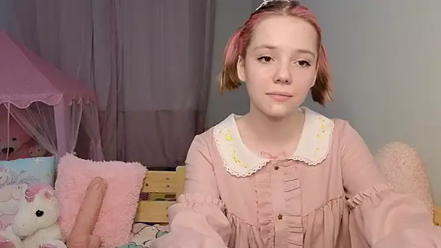 PrincessLittleKiki online show from April 17, 7:06 pm