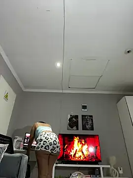 Snapshot of Bootyfulbarbiie chatting on December 13, 2:10 am Bootyfulbarbiie online show from December 13, 2:10 am