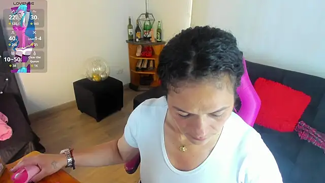 Snapshot of Aliciia_cute1 chatting on February 17, 10:16 pm Aliciia cute1 online show from February 17, 10:16 pm