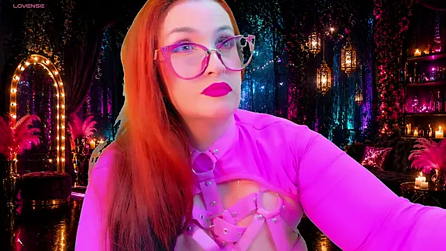 Snapshot of helenas_fantasy chatting on April 30, 2:40 am helenas fantasy online show from April 30, 2:40 am