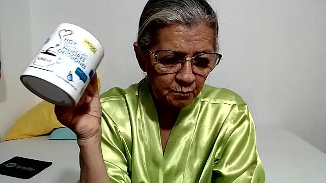 Snapshot of candy_mature_ chatting on June 29, 11:10 am candy mature online show from June 29, 11:10 am