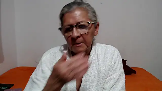 Snapshot of candy_mature_ chatting on July 17, 10:47 pm candy mature online show from July 17, 10:47 pm