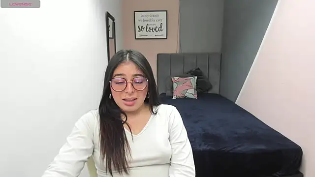 MiaWils  online show from February 5, 1:37 am