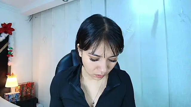 lina bedoya  online show from December 17, 11:38 am