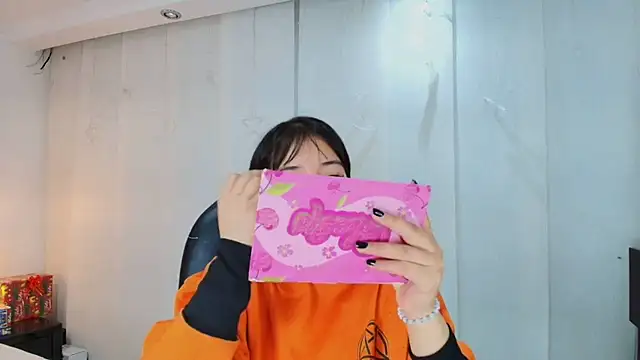 lina bedoya  online show from December 18, 11:38 am