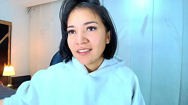 lina bedoya  online show from February 3, 11:37 am