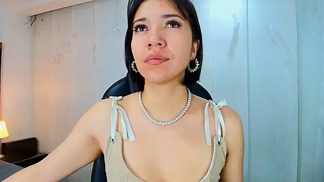 lina bedoya  online show from February 4, 11:49 am