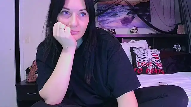 CrystalLakeXO online show from April 13, 9:09 pm