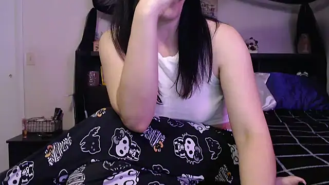 CrystalLakeXO online show from June 12, 6:56 am