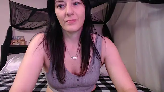 CrystalLakeXO online show from July 16, 8:20 am
