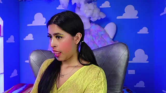 miss romyna online show from May 6, 11:04 am