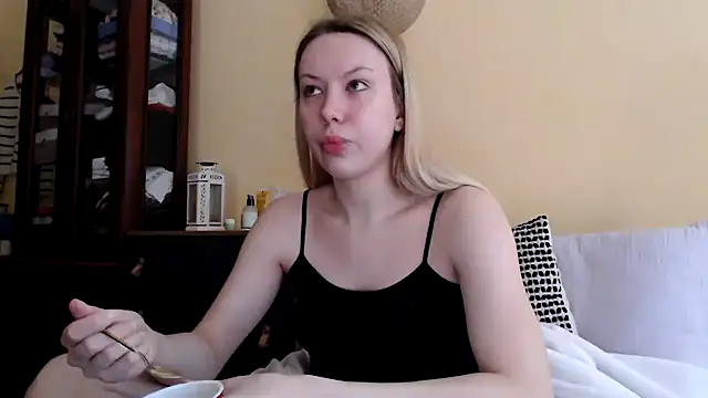 Scarlettford online show from December 3, 8:49 am