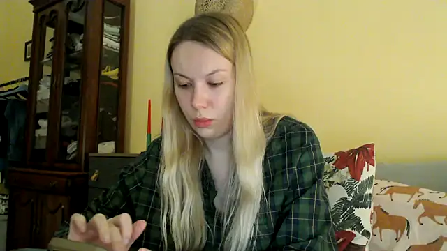 Scarlettford online show from December 12, 3:16 pm