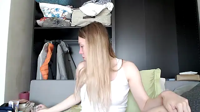 Scarlettford online show from September 18, 8:05 am