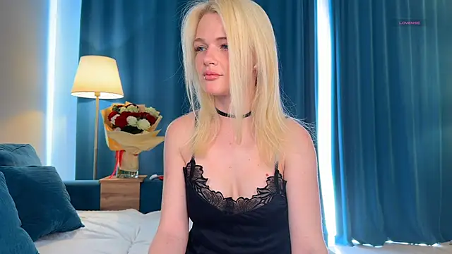 MilaDemies online show from June 3, 4:04 am