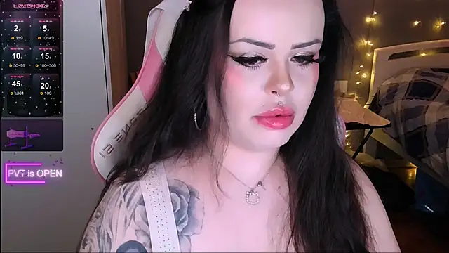 Snapshot of og_maddison chatting on April 15, 5:42 pm og maddison online show from April 15, 5:42 pm