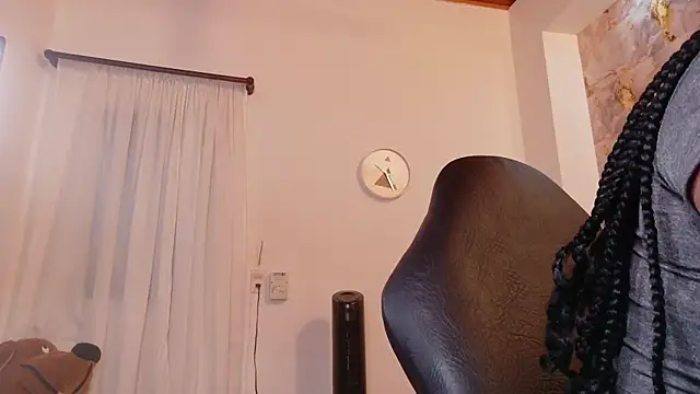 lia mariana online show from November 9, 10:19 pm