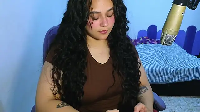 Snapshot of Luciernaga18 chatting on April 2, 11:35 pm Luciernaga18 online show from April 2, 11:35 pm