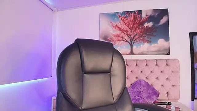 Julianaa Castro  online show from May 21, 12:23 pm