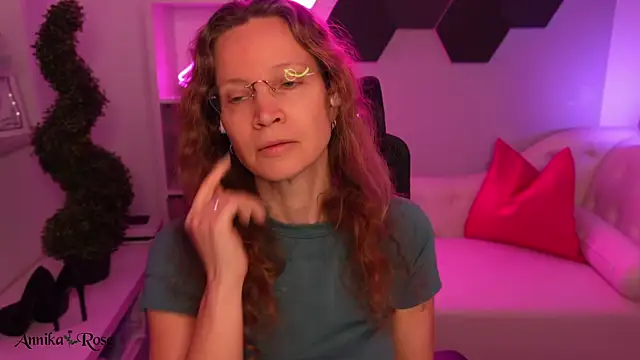 AnnikaRose online show from February 8, 10:40 am