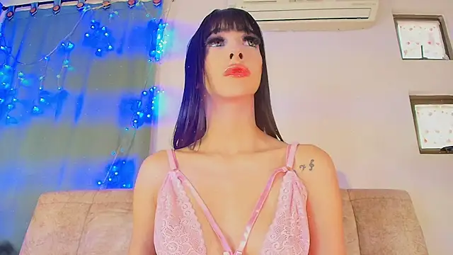 liccy hall online show from December 22, 11:40 am