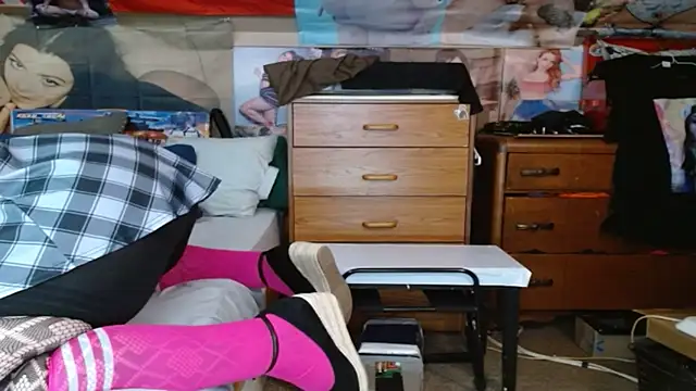 Snapshot of cosmicjones chatting on January 6, 7:34 am cosmicjones online show from January 6, 7:34 am