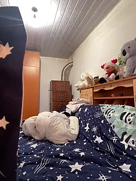 Snapshot of emea4 chatting on April 7, 8:15 am emea4 online show from April 7, 8:15 am