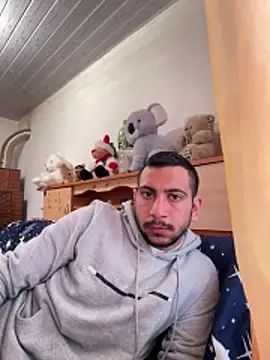 Snapshot of emea4 chatting on April 8, 3:12 pm emea4 online show from April 8, 3:12 pm