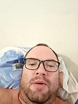 Snapshot of Mickael19 chatting on January 8, 1:35 pm Mickael19 online show from January 8, 1:35 pm