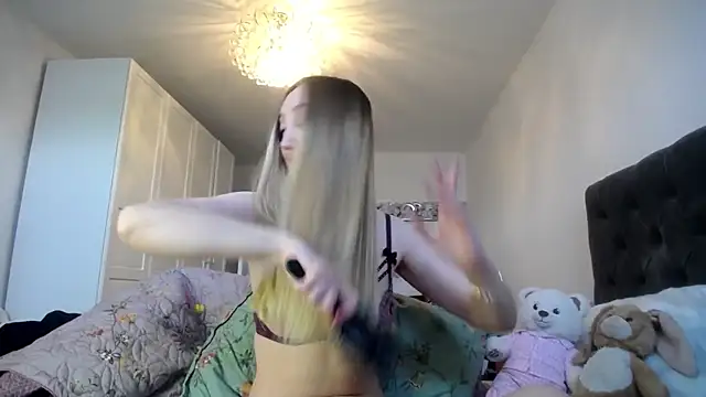 Ninadream2001 online show from January 24, 10:00 am