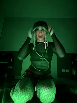 Snapshot of kandyloves chatting on December 17, 10:10 am kandyloves online show from December 17, 10:10 am