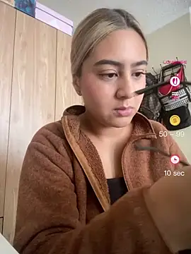 Snapshot of Miabonnett_ chatting on May 2, 6:13 pm Miabonnett online show from May 2, 6:13 pm