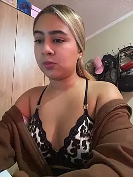Snapshot of Miabonnett_ chatting on May 11, 2:56 pm Miabonnett online show from May 11, 2:56 pm