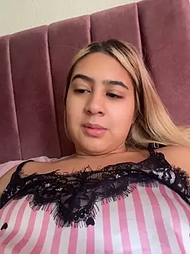 Snapshot of Miabonnett_ chatting on May 14, 11:50 am Miabonnett online show from May 14, 11:50 am