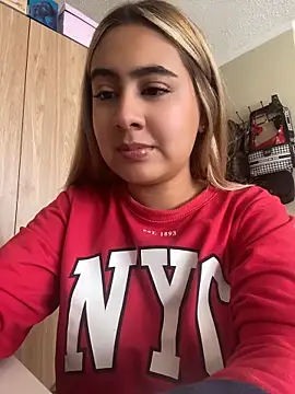 Snapshot of Miabonnett_ chatting on May 21, 3:08 pm Miabonnett online show from May 21, 3:08 pm