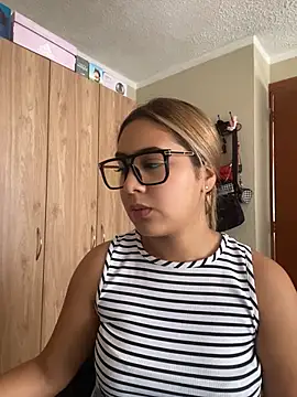 Snapshot of Miabonnett_ chatting on July 9, 3:16 pm Miabonnett online show from July 9, 3:16 pm