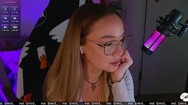 Emili1- online show from December 18, 11:27 am