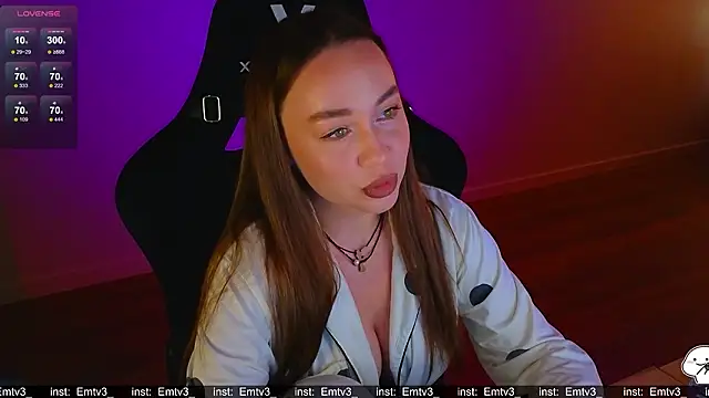 Emili1- online show from March 18, 11:57 am