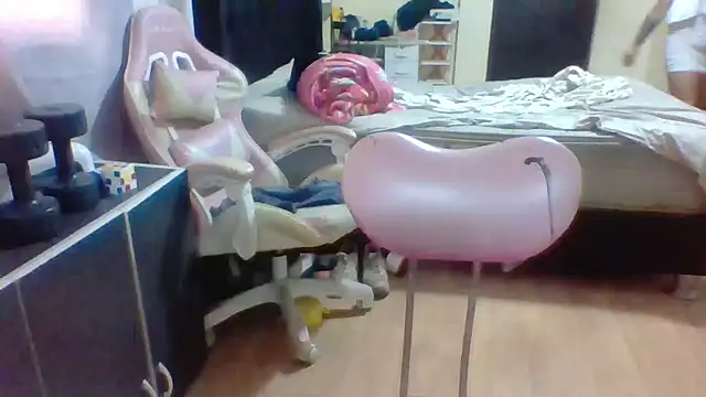 Jennxdolls online show from February 15, 4:45 pm