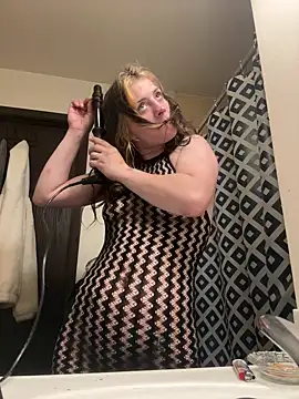 Snapshot of emilysue1 chatting on April 24, 5:10 am emilysue1 online show from April 24, 5:10 am