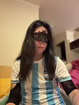 Snapshot of Reinacatchile chatting on July 3, 1:01 am Reinacatchile online show from July 3, 1:01 am