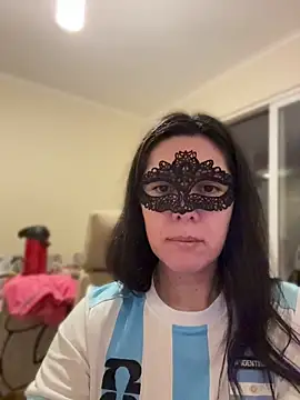 Snapshot of Reinacatchile chatting on July 4, 1:45 am Reinacatchile online show from July 4, 1:45 am