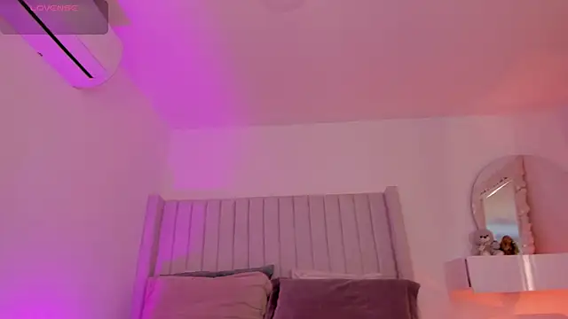 Shelynna azzul online show from February 21, 8:10 pm