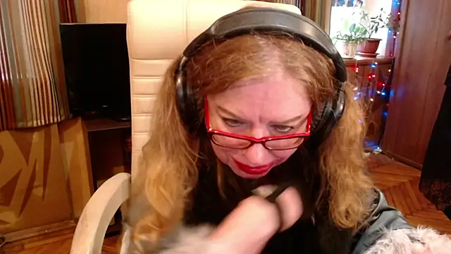 Snapshot of Miss_Tress chatting on May 16, 5:04 am Miss Tress online show from May 16, 5:04 am