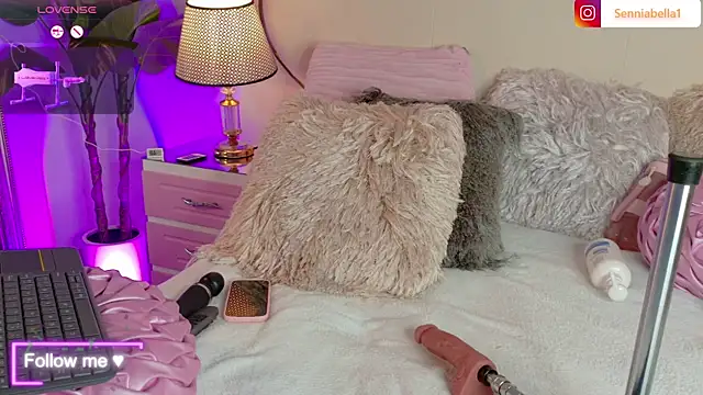 SenniaBella online show from February 11, 3:39 pm