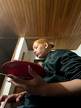 THEBOSSLARA online show from December 19, 11:23 pm