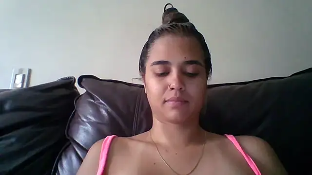 trianabell online show from January 6, 4:32 pm