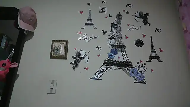 trianabell online show from April 18, 11:49 pm